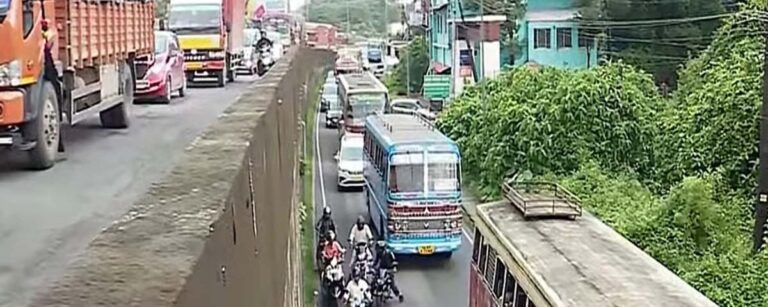 Traffic-jam-on-the-Angamaly-Chalakkudy-route-on-the-national-highway-vehicles-are-being-diverted-1200x480